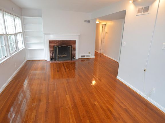 3rd image of 5971 Belmont Ave #2