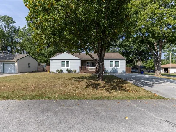 701 SW 17th St, Blue Springs, MO 64015