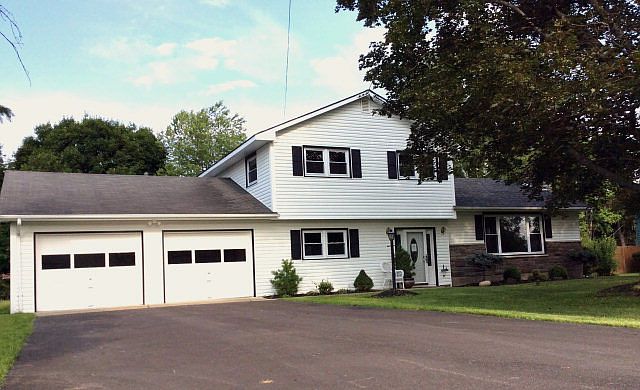 1st image of 108 Holiday Dr