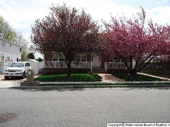 5th image of 472 Lamont Ave