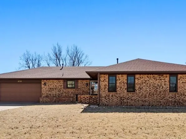 572 Sunset Dr, Watonga, OK 73772