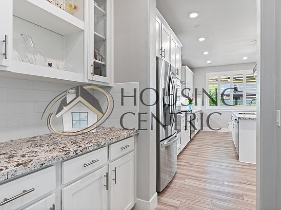Butler's Pantry and Huge Pantry Closet