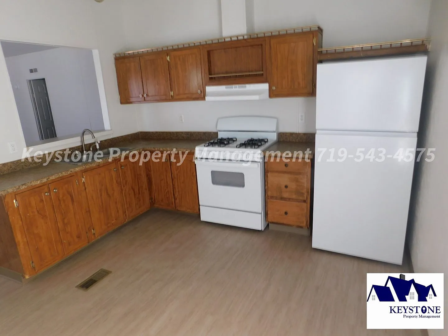 Spacious 3-Bedroom, 2-Bath Ranch-Style Home $1400/$1400 — Photo 3
