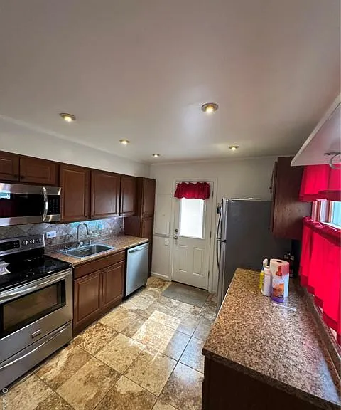 12 Green Ln — Photo 7