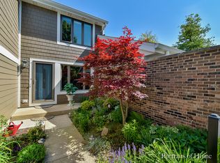 2123 Fox Run, Wheaton, IL 60189