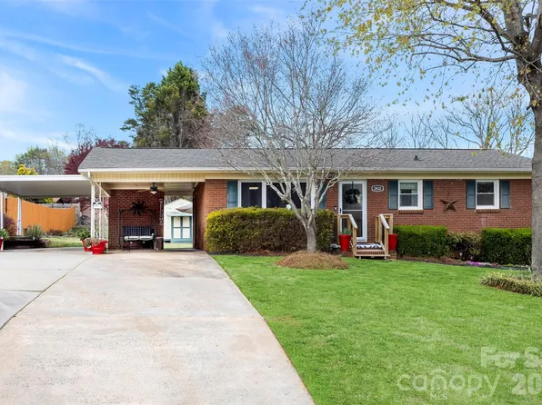 2432 Lynn Dr, Gastonia, NC 28054