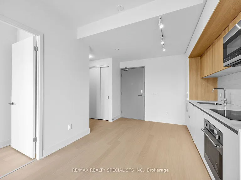322 Dupont St #907 — Photo 9