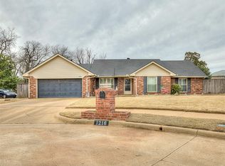 1216 Woodbine Cir, Moore, OK 73160
