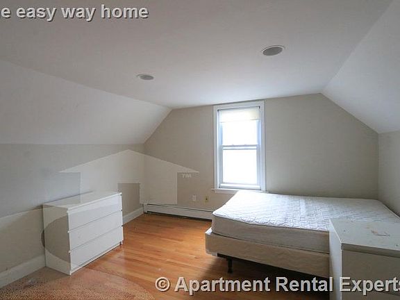 5th image of 510 Medford St