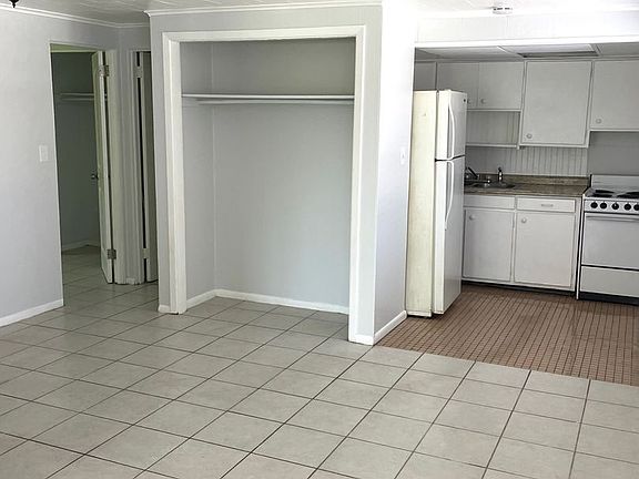 3rd image of 2736 Jamaica St #2