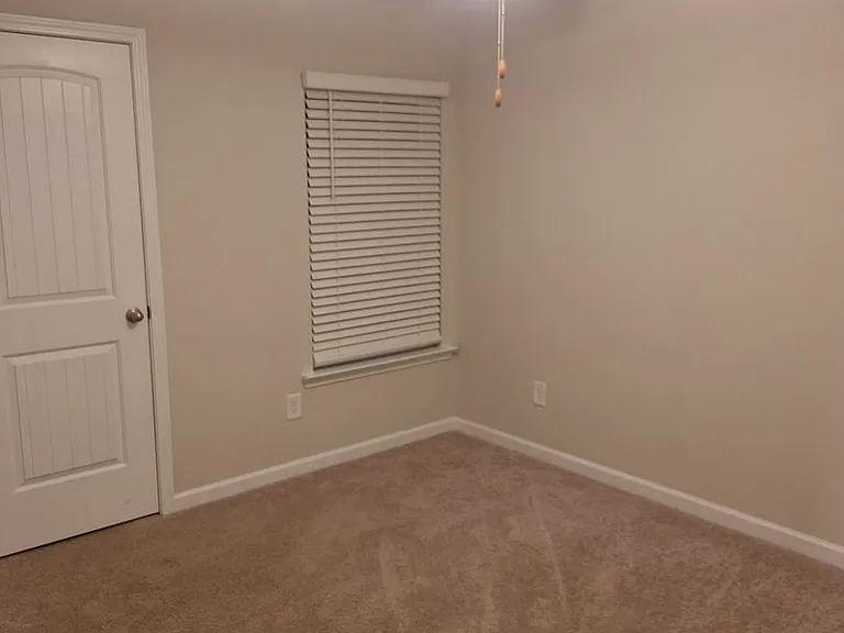 220 Turner Ln — Photo 29