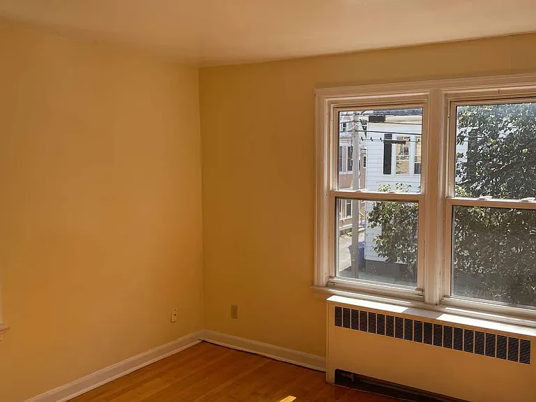 38 1/2 Grant St — Photo 18