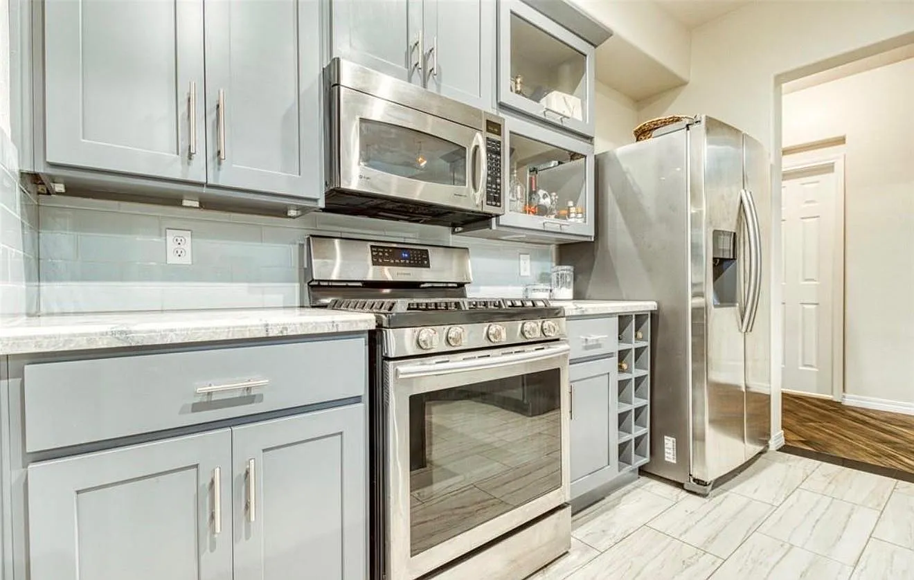 4 bed, 2.5 bath, $2,400 — Photo 4