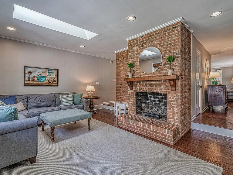 1810 Wandering Way Dr — Photo 4