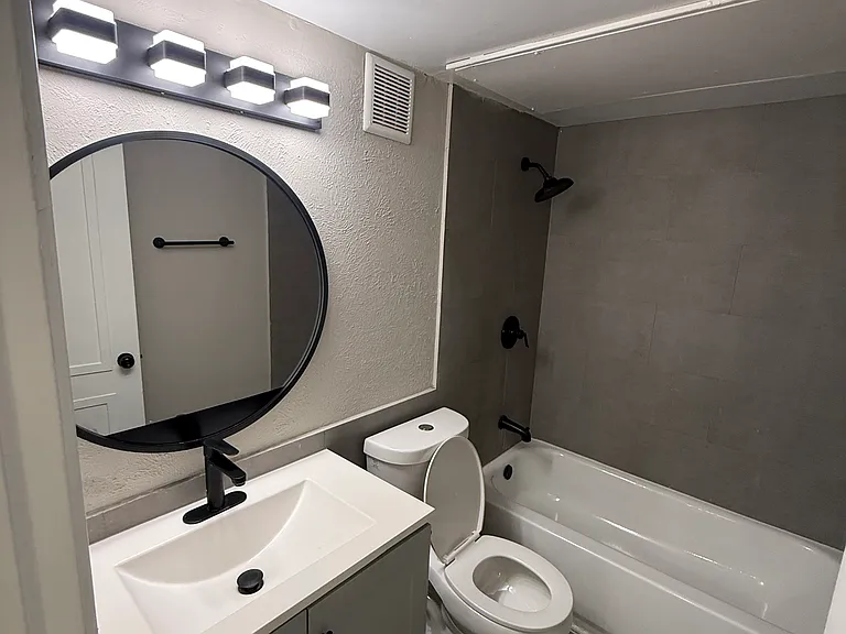 2752 E Ledbetter Dr #1 — Photo 4