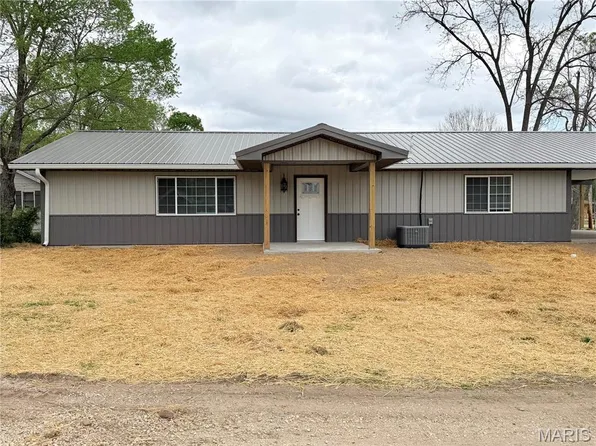 211 Maple St, Pilot Knob, MO 63663