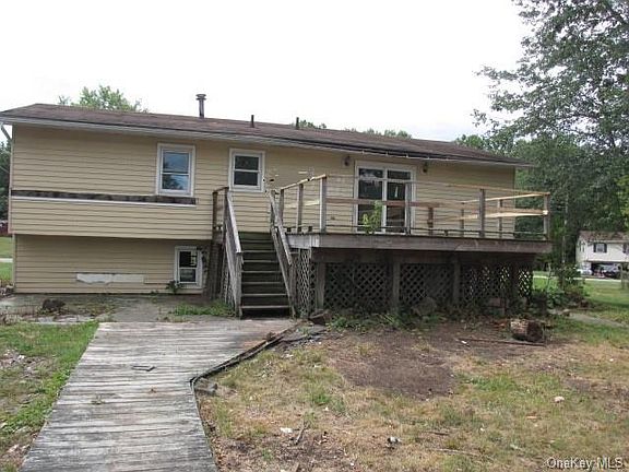 4th image of 5 Buckingham Dr