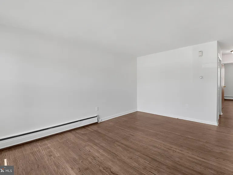 2409 Manor Rd #1 — Photo 3
