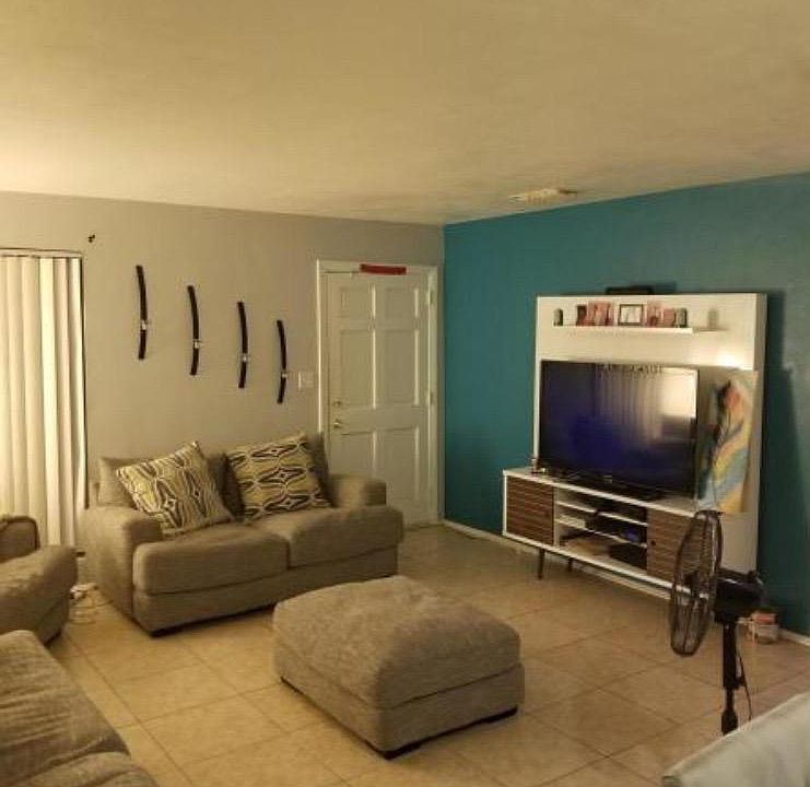 2nd image of 1043 Myrtle Ln