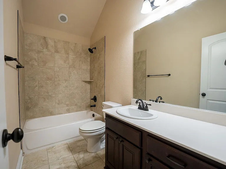 312 Hawthorn Dr — Photo 10