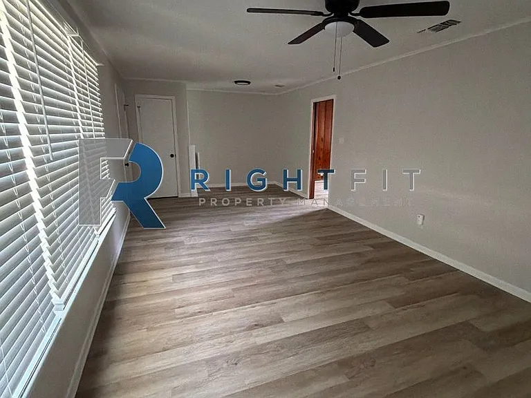 1214 Mockingbird Ln — Photo 4