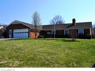 1100 Fairweather Dr, Kernersville, NC 27284