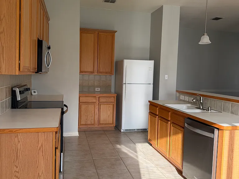 2408 Monroe Dr — Photo 4