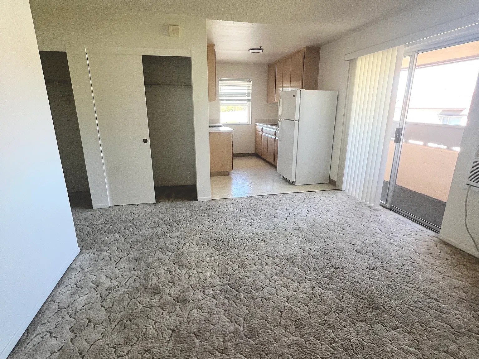 1580 Yosemite Ave — Photo 3