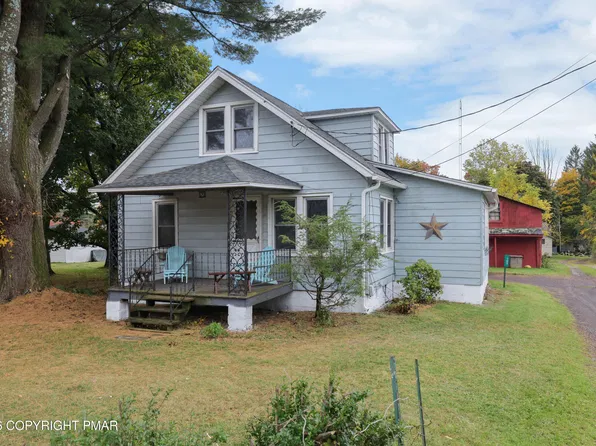 105 Squirrel Ln, Cresco, PA 18326