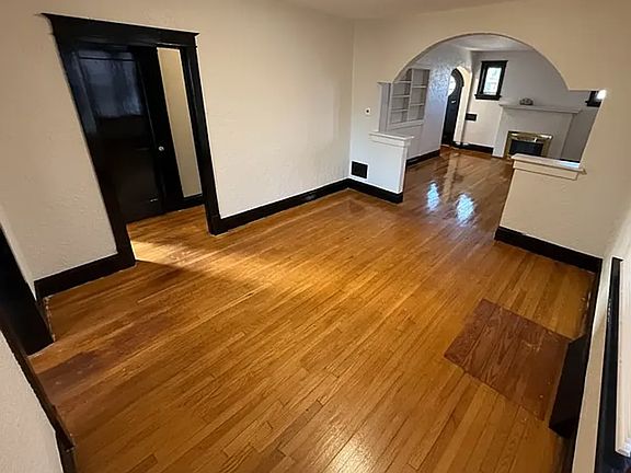 4th image of 5448 Lisette Ave