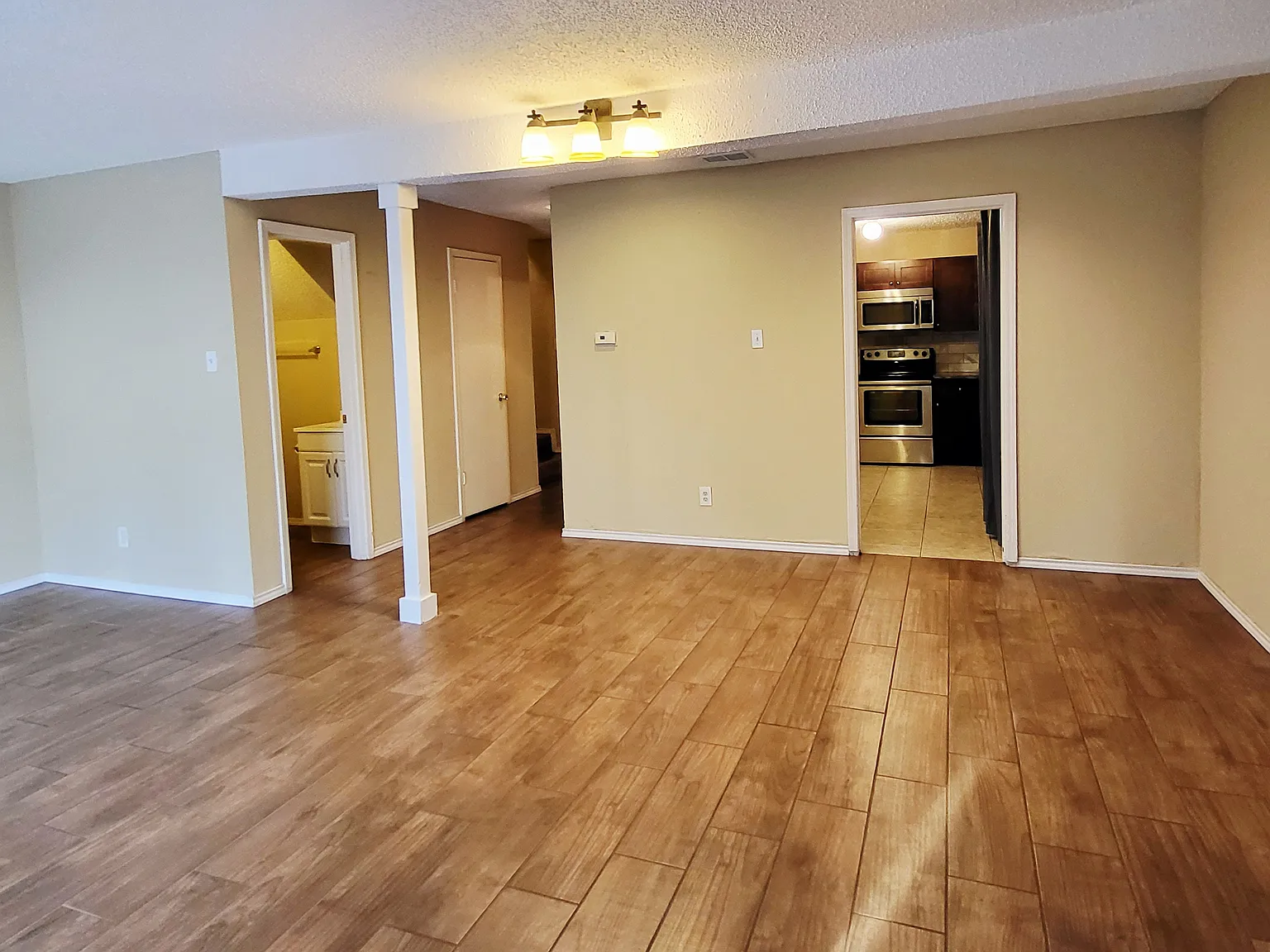 3 bed, 2.5 bath, 1314 sqft, $1,700 — Photo 4