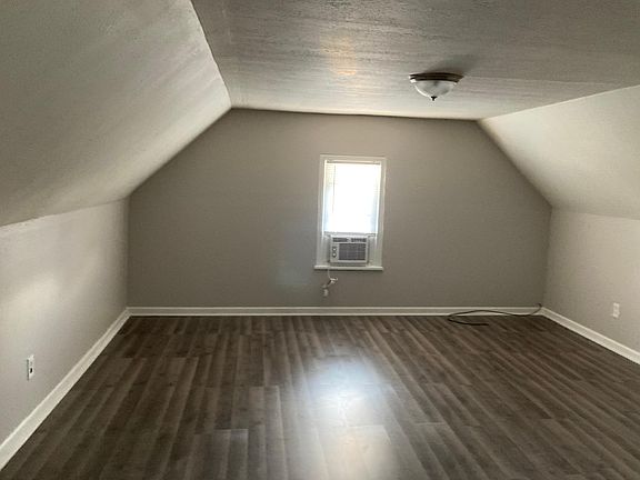 4th image of 663 Shakespeare Dr