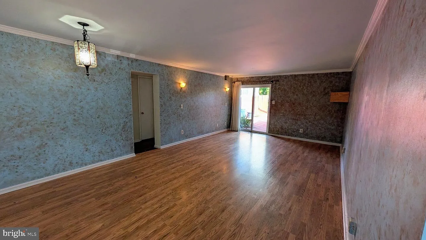 3 bed, 1.0 bath, 1224 sqft, $1,840 — Photo 3