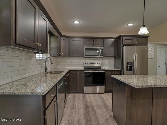 5th image of 234 Williamsburg Dr
