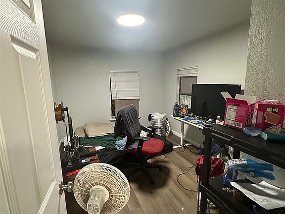 5th image of 408 NW 3rd St