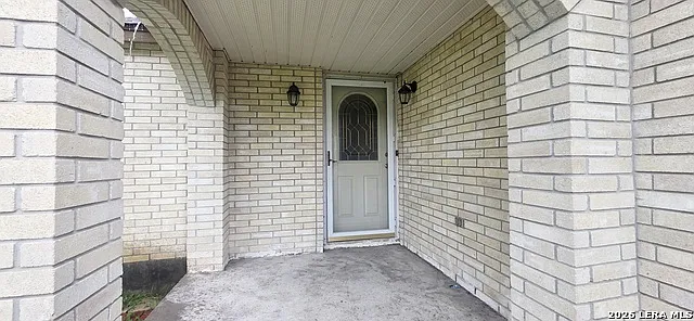 3 bed, 2.0 bath, 2187 sqft, $1,650 — Photo 2