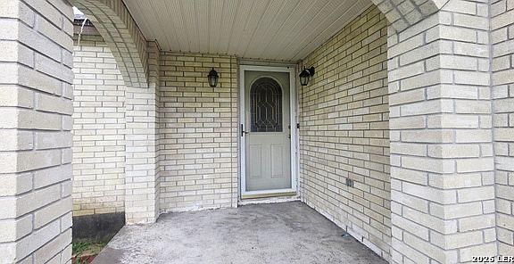 2nd image of 5707 Lovett Oaks