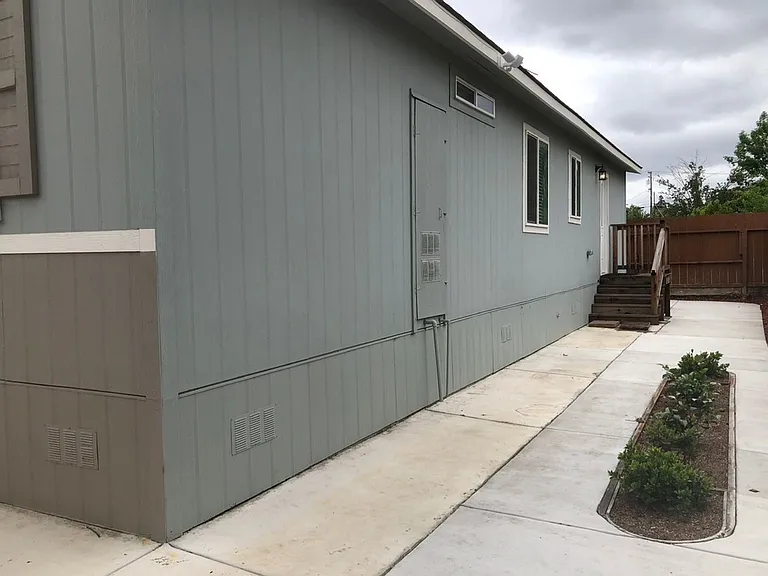 212 Las Flores Ave — Photo 14