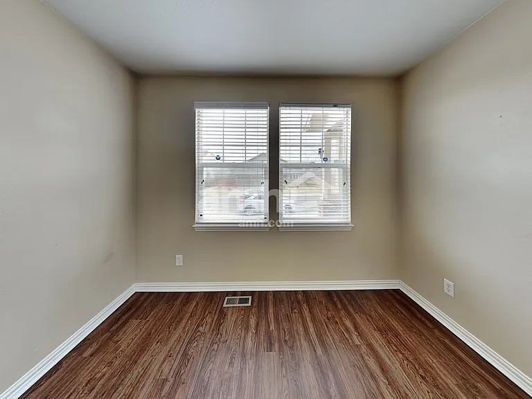 13009 Magnolia St — Photo 13