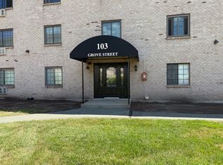 103 Grove St APT 331, Rockland, MA 02370