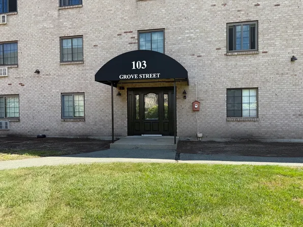 103 Grove St APT 331, Rockland, MA 02370