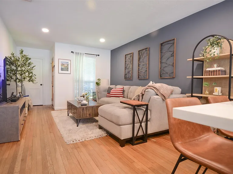 219 W 30th St #1A — Photo 7