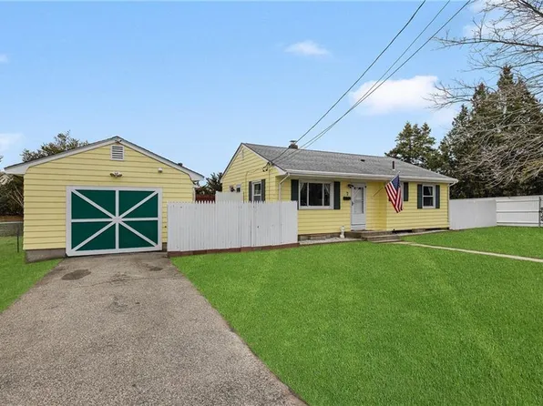 7 Casey Dr, Middletown, RI 02842