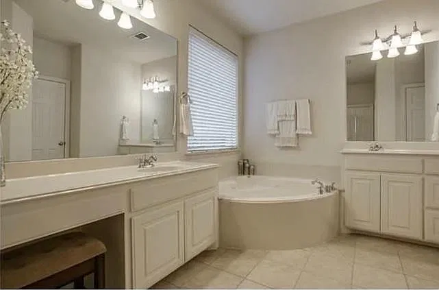 1912 Van Landingham Dr — Photo 5