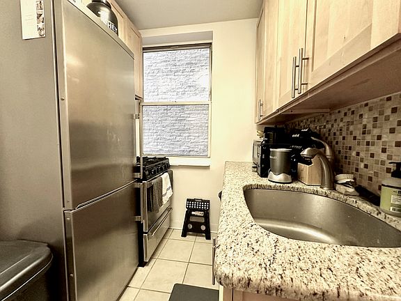 5th image of 448 W 55th St #B3