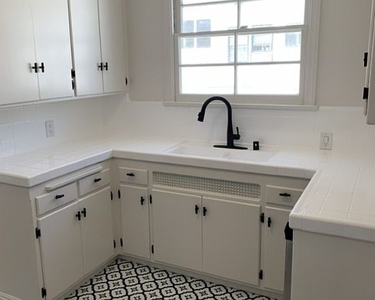4th image of 405 3/4 Shirley Pl #3/4