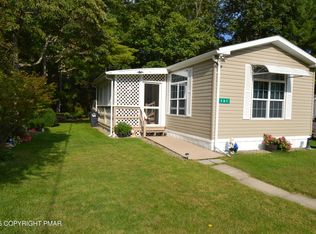 141 Gold Ln, Stroudsburg, PA 18360