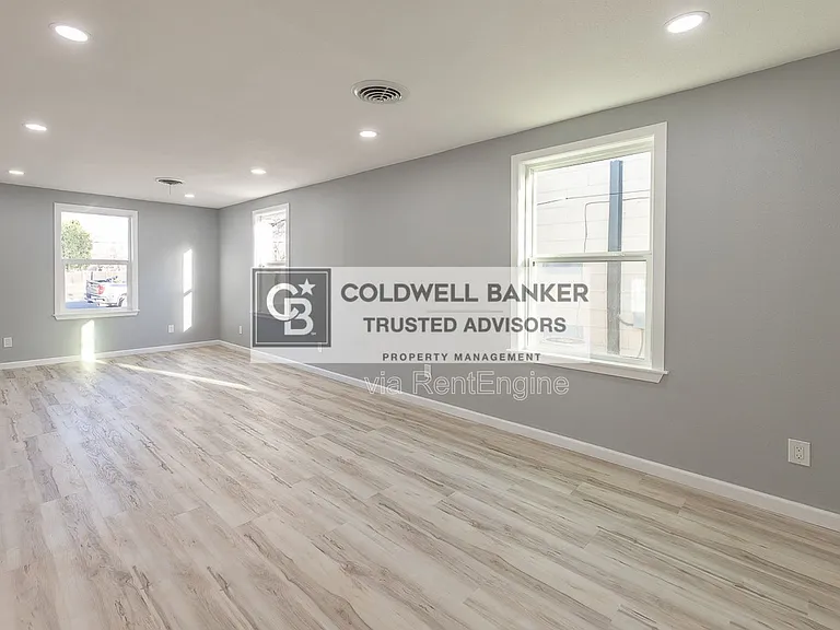 5409 Avenue D — Photo 9
