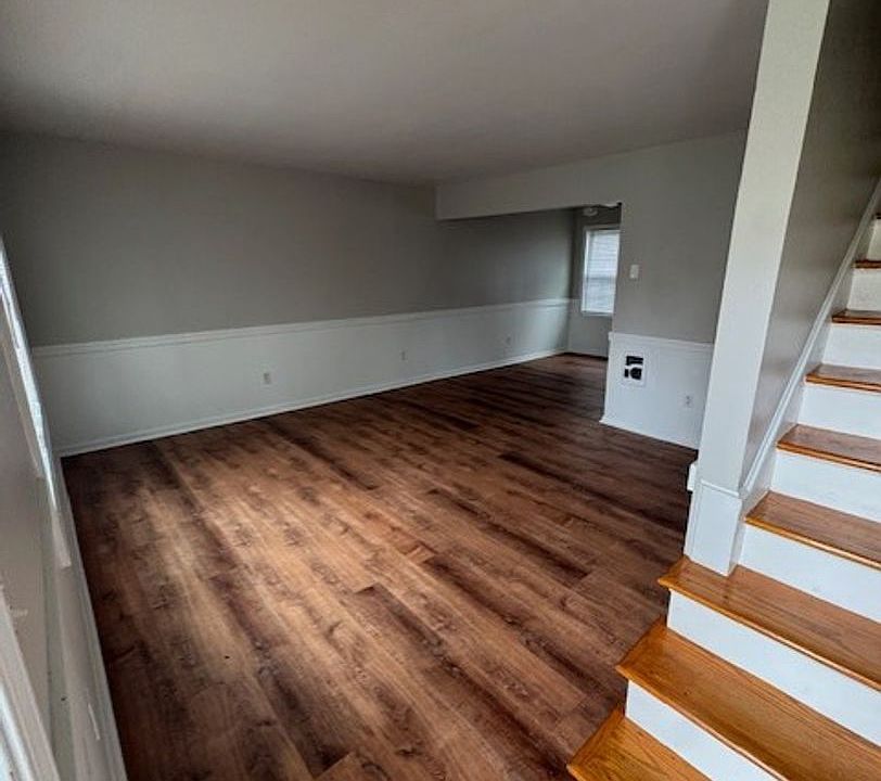 2nd image of 700 Skyline Cir #2