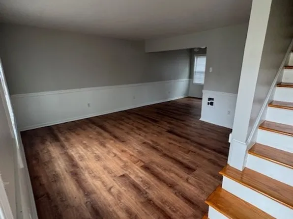 700 Skyline Cir, 700 Skyline Cir APT 10, Pulaski, VA 24301